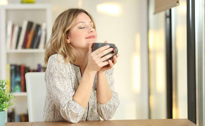 Eine Tasse Filterkaffee oder eine Tasse Espresso kann also je nach Art der Bohnen unterschiedlich viel Koffein enthalten. ( Foto: Adobe Stock - Antonioguillem )