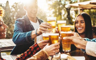 Alkoholfreie Getränke sind bei vielen Menschen sehr beliebt. Doch was bedeutet "alkoholfrei" eigentlich? Die Antwort: höchstens 0,5 Volumenprozent Alkoholgehalt. (Foto: AdobeStock - Davide Angelini 570233392)