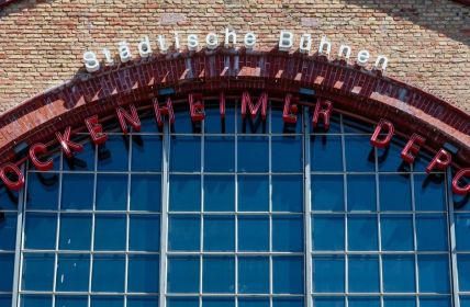 Oper Frankfurt präsentiert Birtwistles "Punch and Judy" Bockenheimer (Foto: AdobeStock - Branko Srot - 445789208)