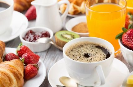 Harvard-Studie belegt: Morgendlicher Kaffee reduziert Sterberisiko um 16 (Foto: AdobeStock - Iuliia Metkalova - 259334227)