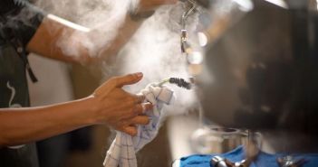 Ultraschallreinigung entfernt verborgene Rückstände und sorgt für reinstes (Foto: Emmi Ultrasonic GmbH)